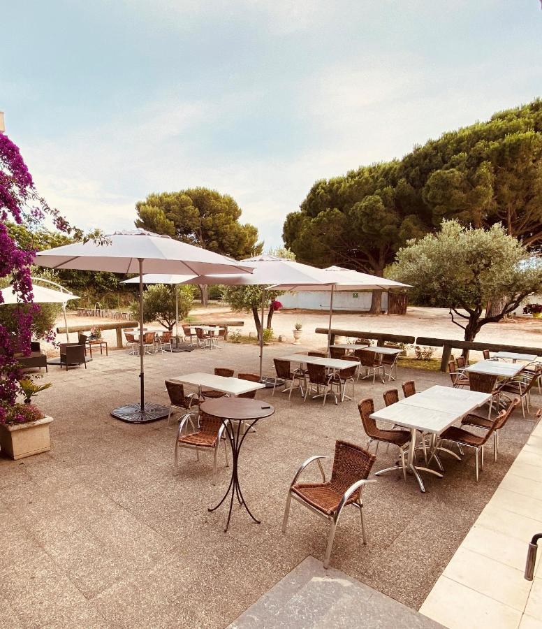 Hotel Restaurant La Plage Port-Saint-Louis-du-Rhône Exterior photo