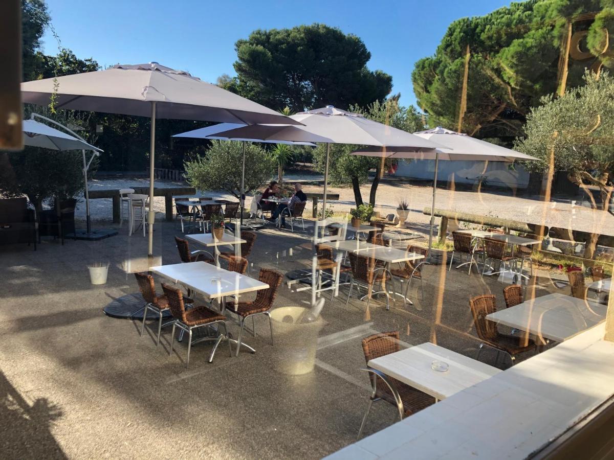 Hotel Restaurant La Plage Port-Saint-Louis-du-Rhône Exterior photo